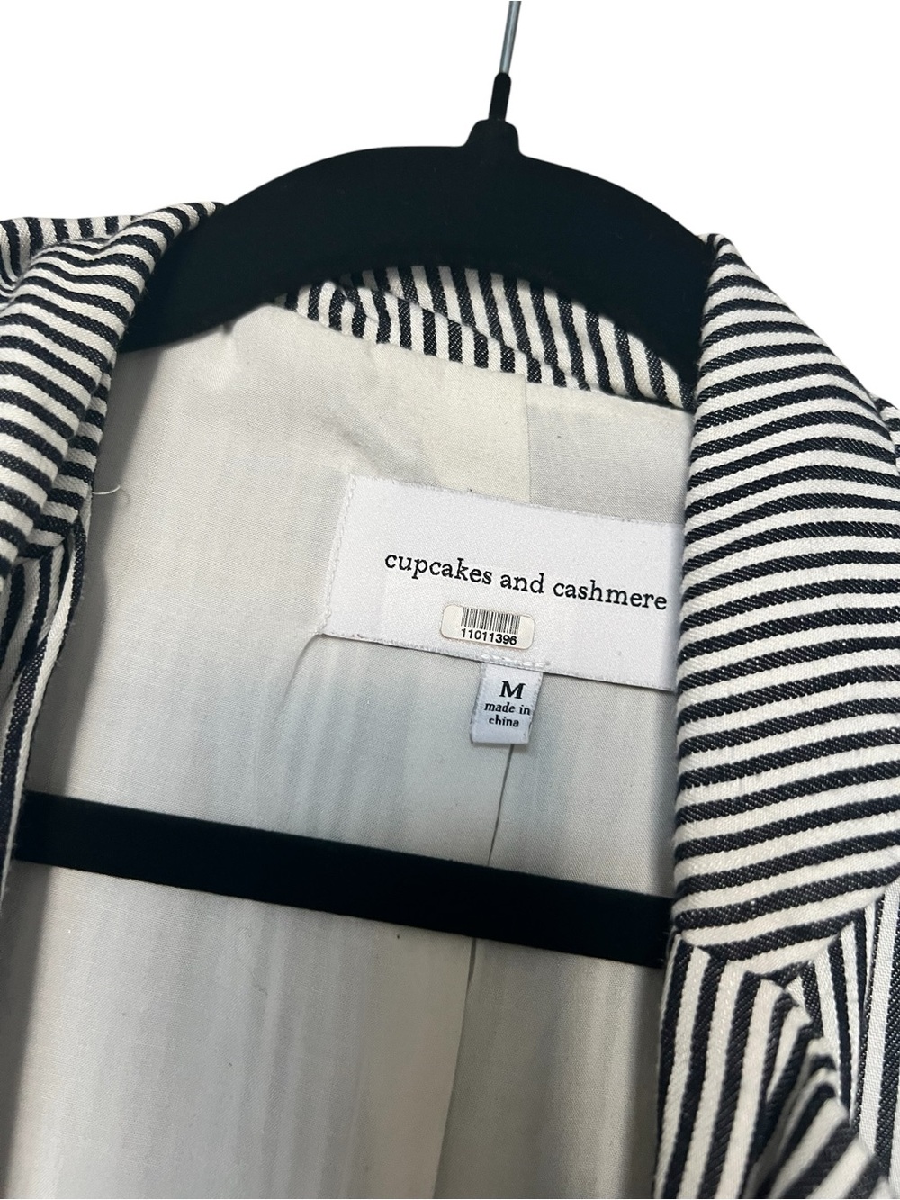 CUPCAKES AND CASHMERE Stripped Blazer - Picture 2 of 9
